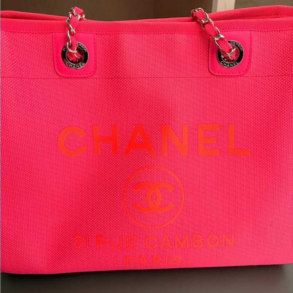 CHANEL 💯 Authentic Deauville Hot Pink and Orange Medium Tote Bag 🔥 Rare!! - Picture 5 of 14